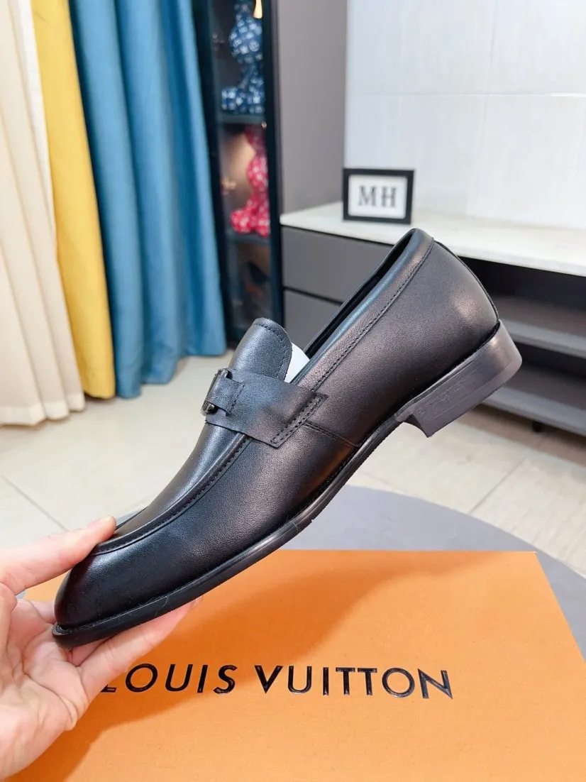 Men's Men's Shoes 💰458🌹🌹Niuli [LV] Louis Vuitton's new open-edge pigskin shoes are the most popular classic. Synchronized with the official website, the upper adopts Italian imported upper embossing➕comfortable cowhide lining, fashionable atmosphere, unique brand and unique craftsmanship. Highlighting the hot style of the new year. Stop hesitating, stop wandering, get it now. Code number: 38--44